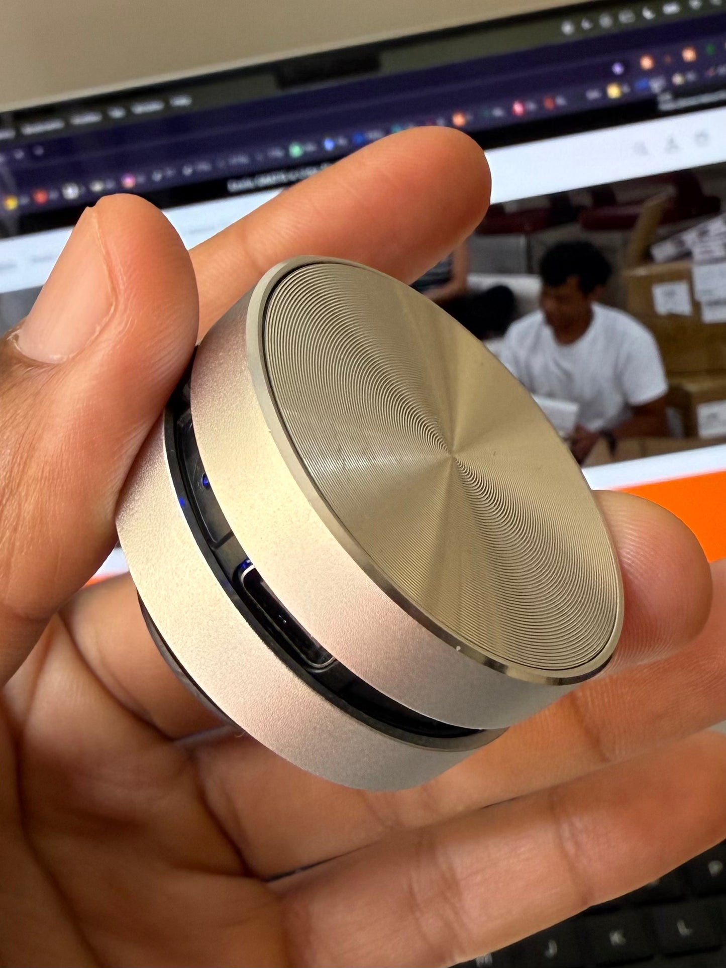 Humbird - Mini Altavoz Portátil con Tecnología de Conducción Ósea